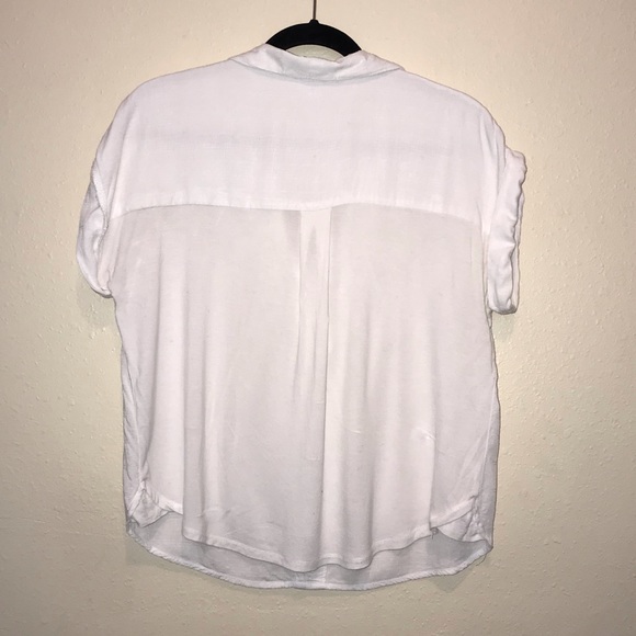 White button-up blouse - Picture 2 of 3